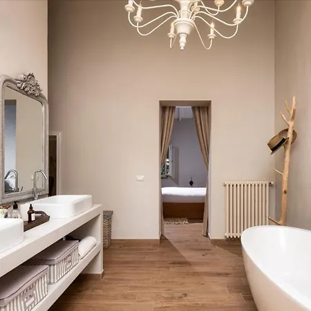 Cinque Cipressi 8, Emma Villa