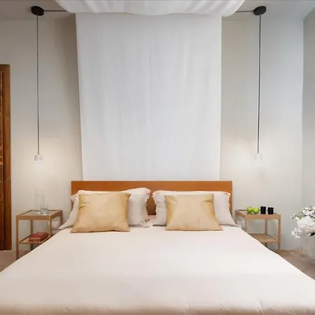 Cinque Cipressi 8, Emma Villa